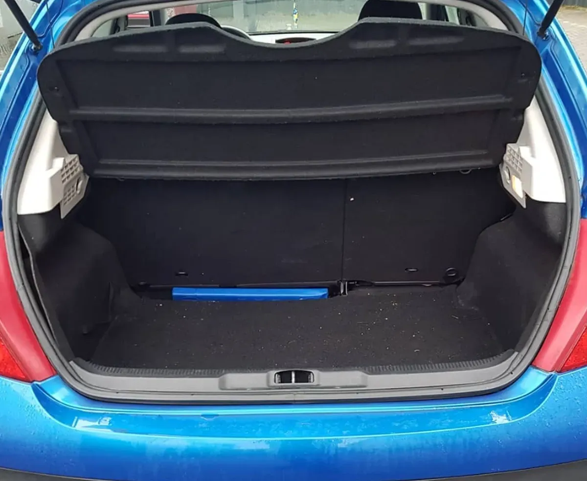 Peugeot 207 Blau 3 Türer Baujahr 2009 Kofferraum offen Heck