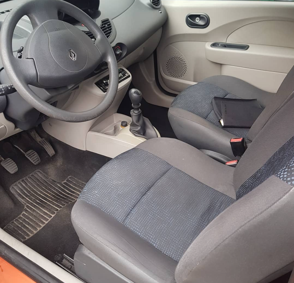 Renault Twingo Baujahr 2009-Orange-Innenraum