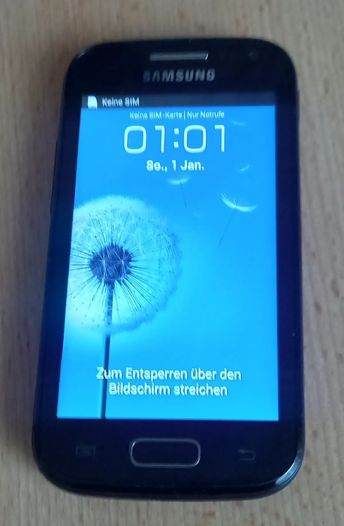 Samsung Galaxy ACE2 Smartphone  am Display Startbildschirm 