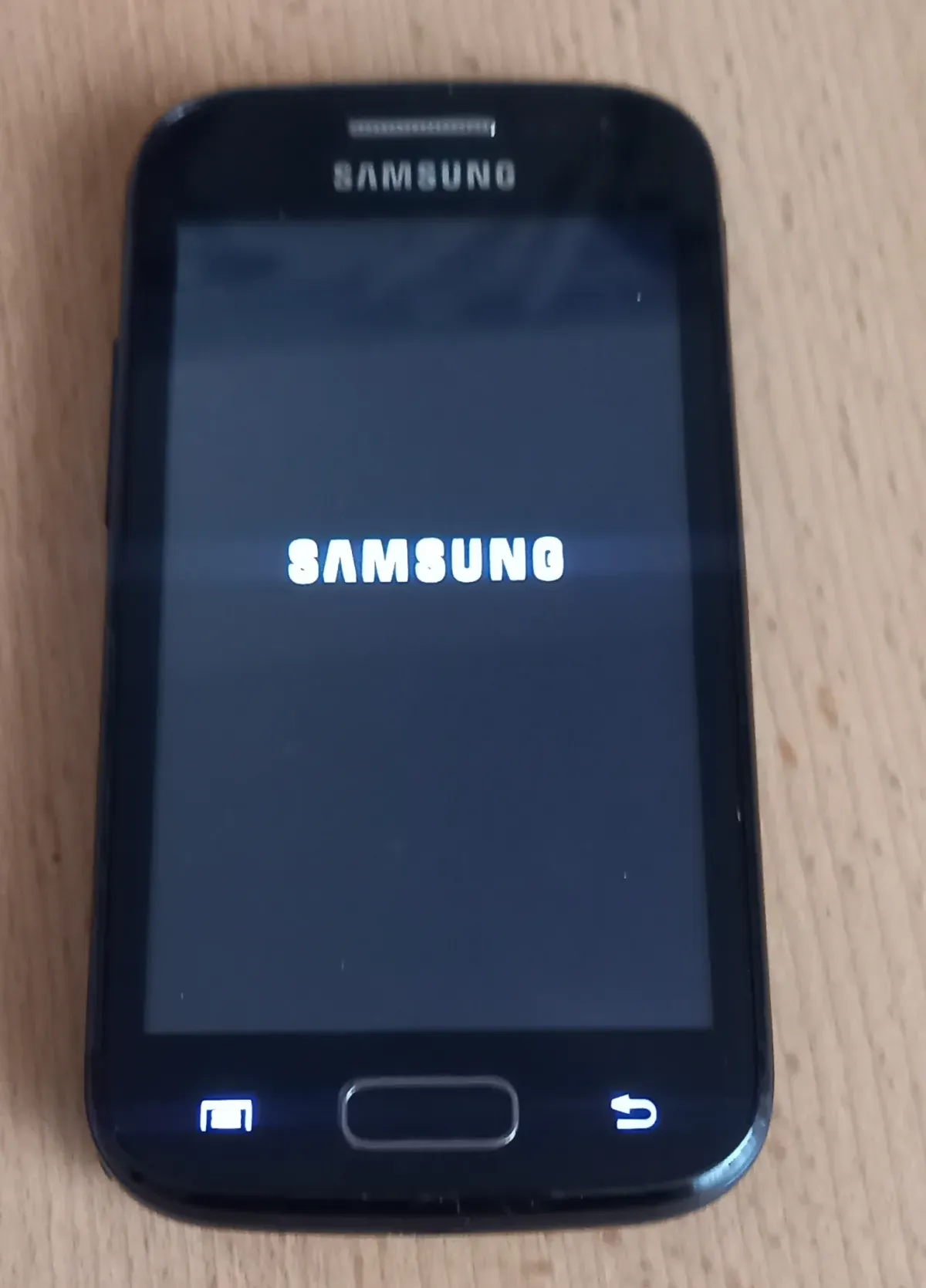 Samsung Galaxy ACE2 Smartphone Display steht logo Samsung