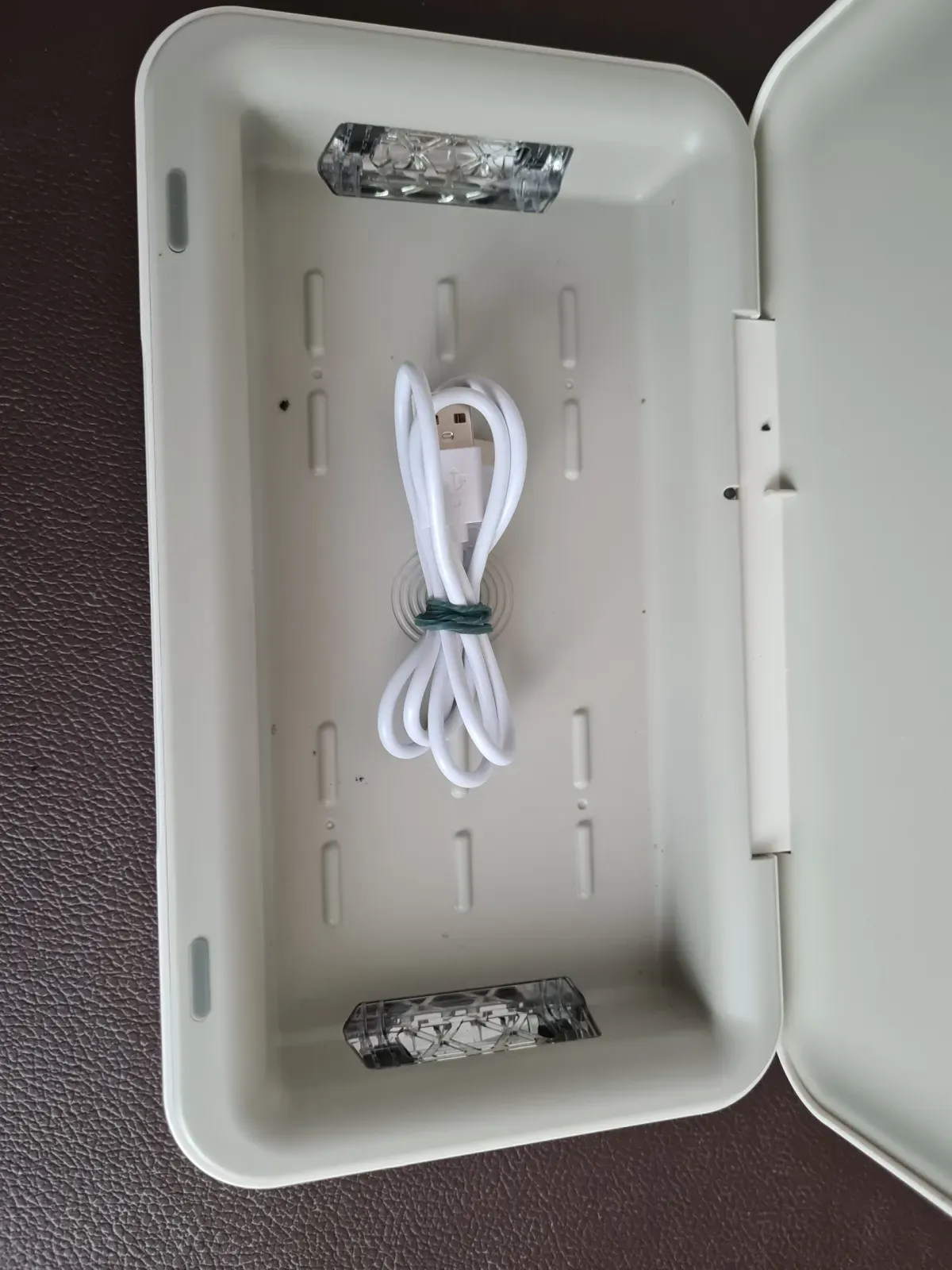 Weißes Samsung ITFIT UV-Desinfektionsbox Sanitizer mit Kabel USB