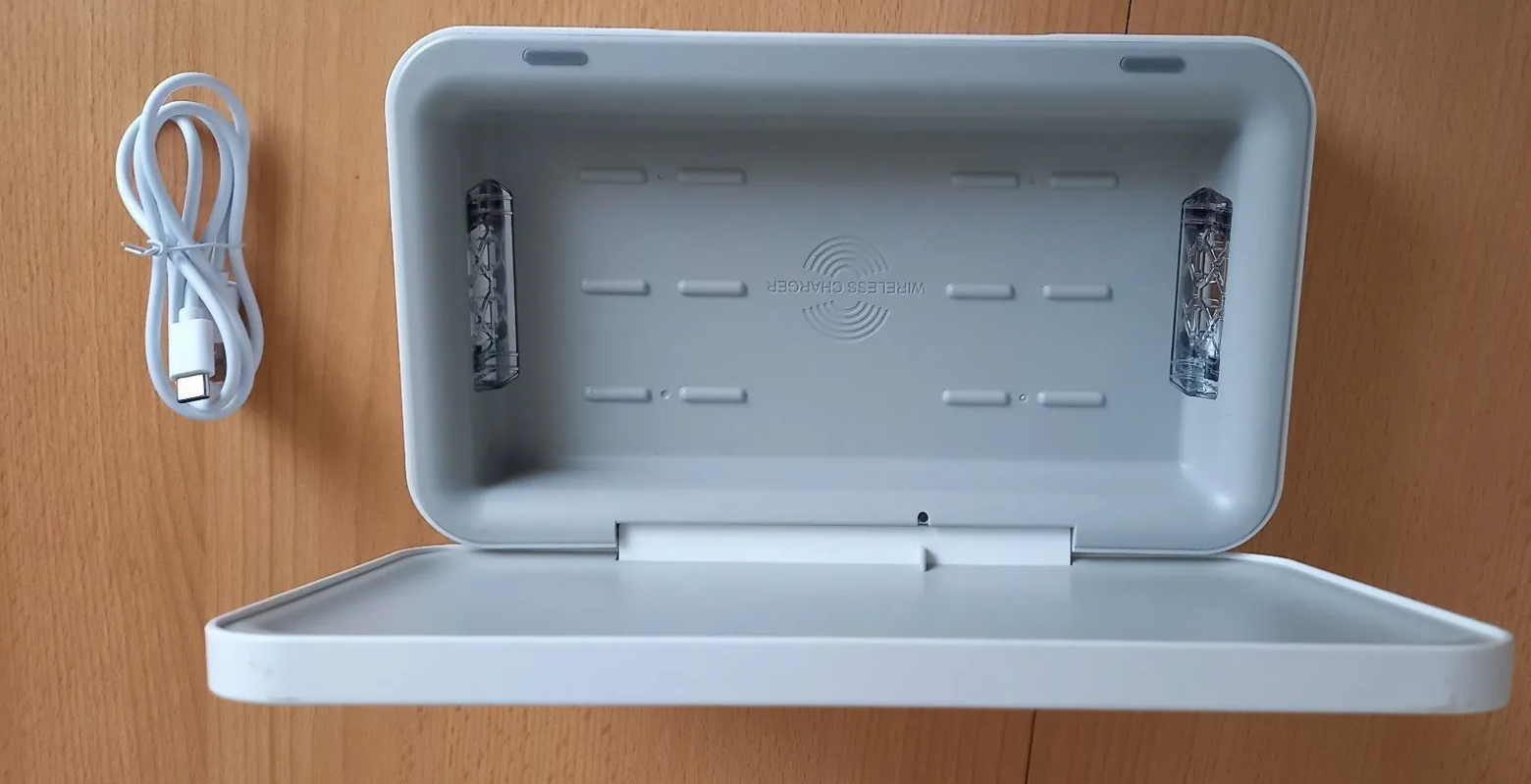 Samsung ITFIT UV-Desinfektionsbox mit induktiver Ladefunktion weiß-Innen