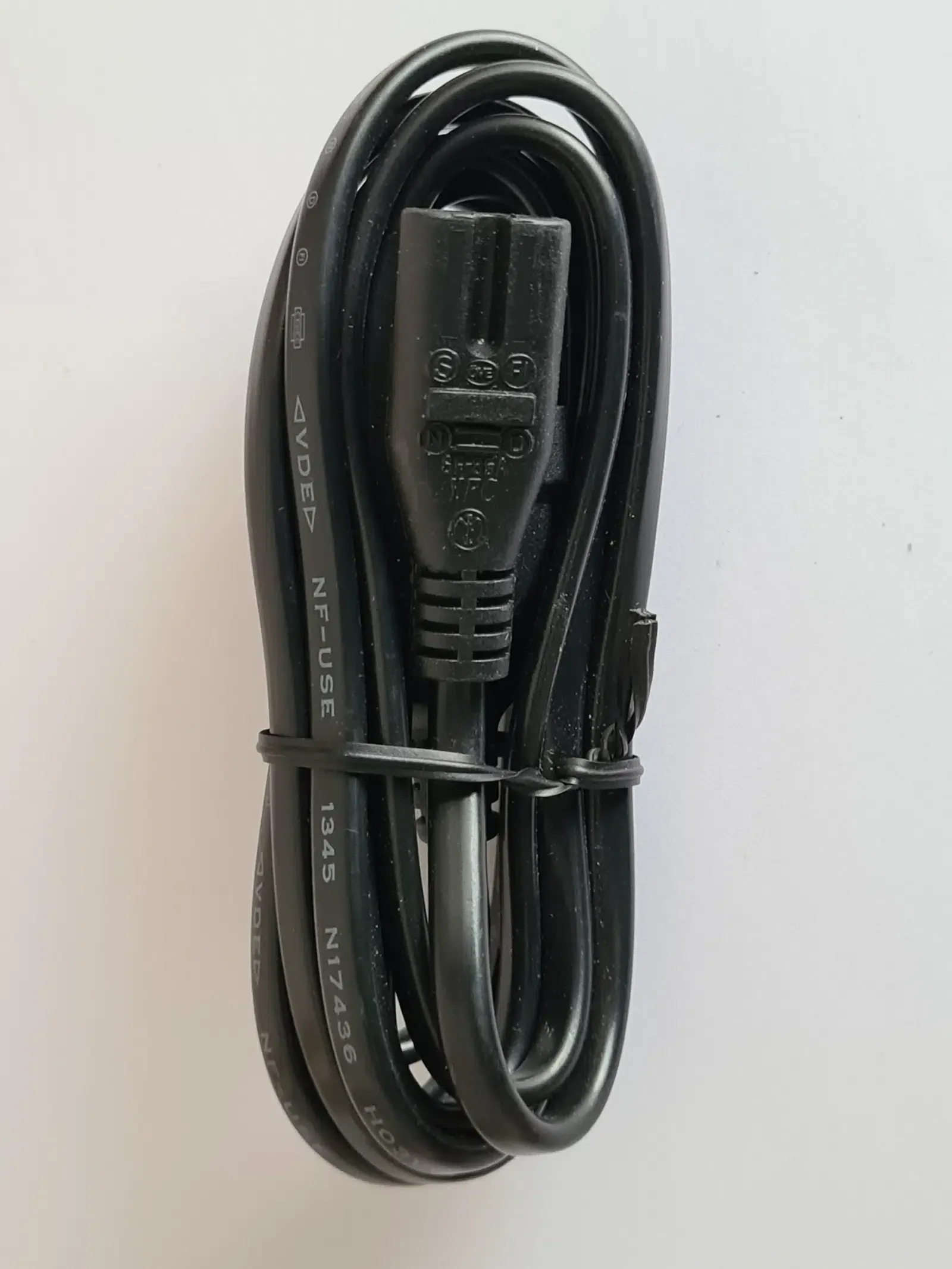 Schwarzer-Stromanschluss-Kabel (4)