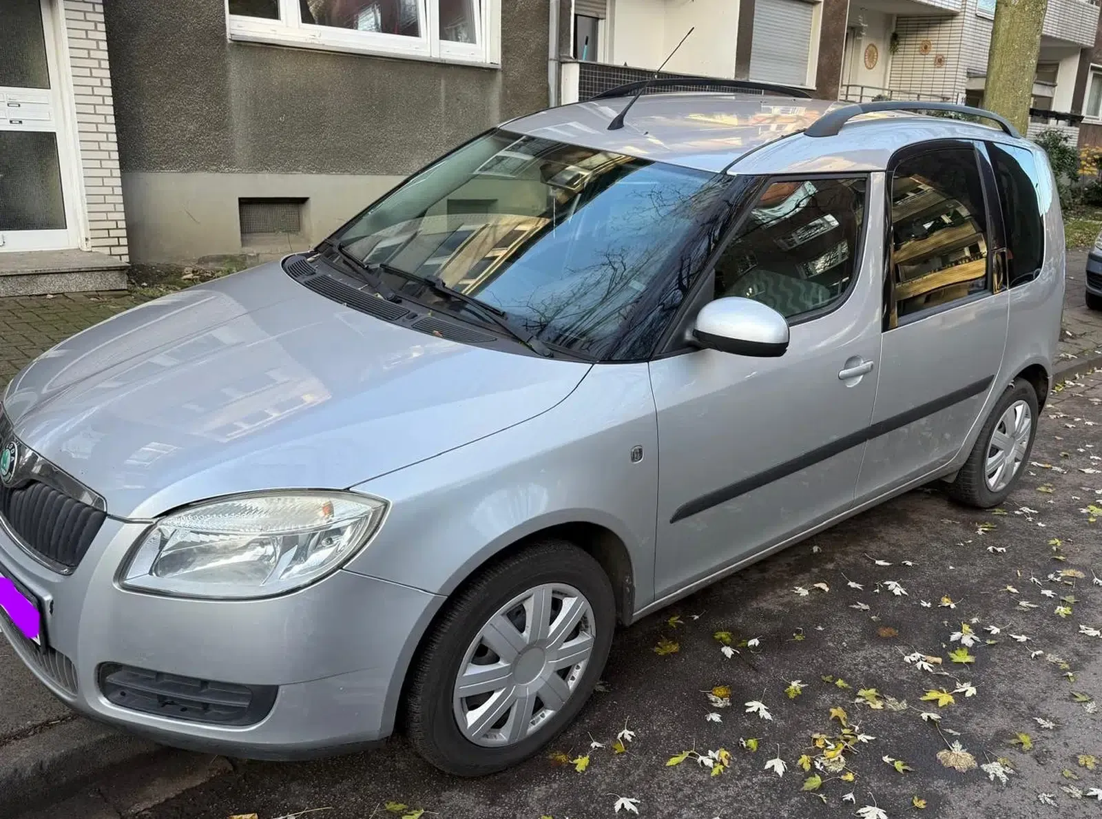 Skoda-Roomster-Baujahr-2008-Silber-Fahrerseite