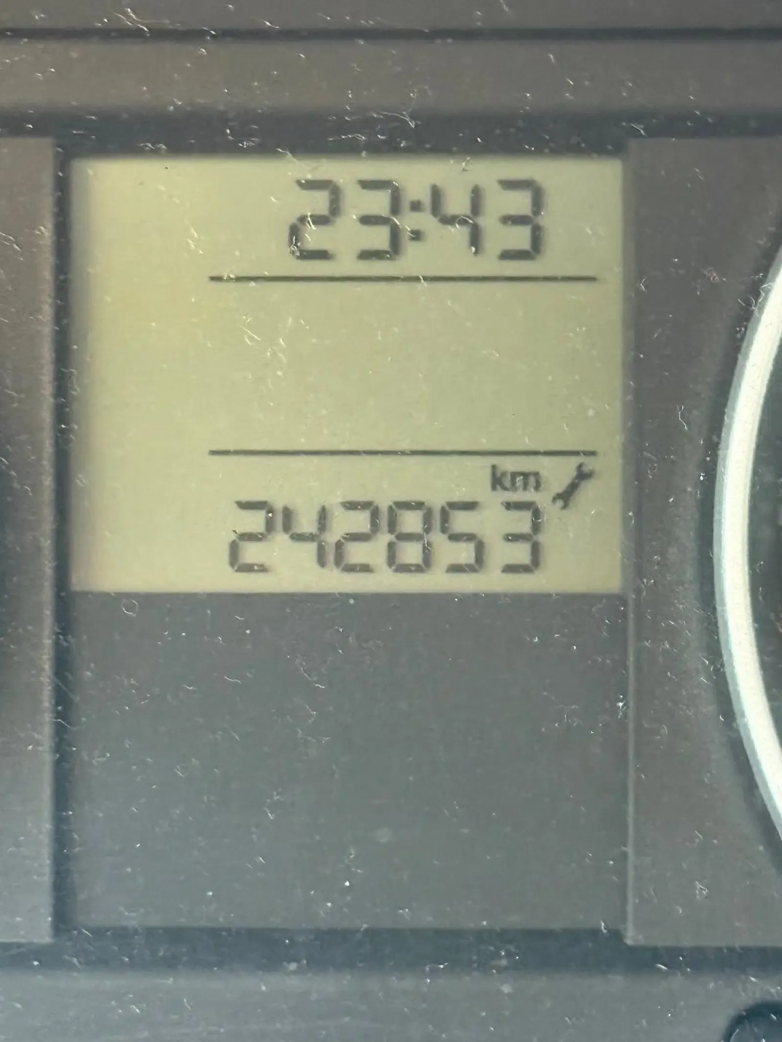 Skoda-Roomster-Baujahr-2008-Silber-Innenraum-Display-Tacho-Kilometerstand