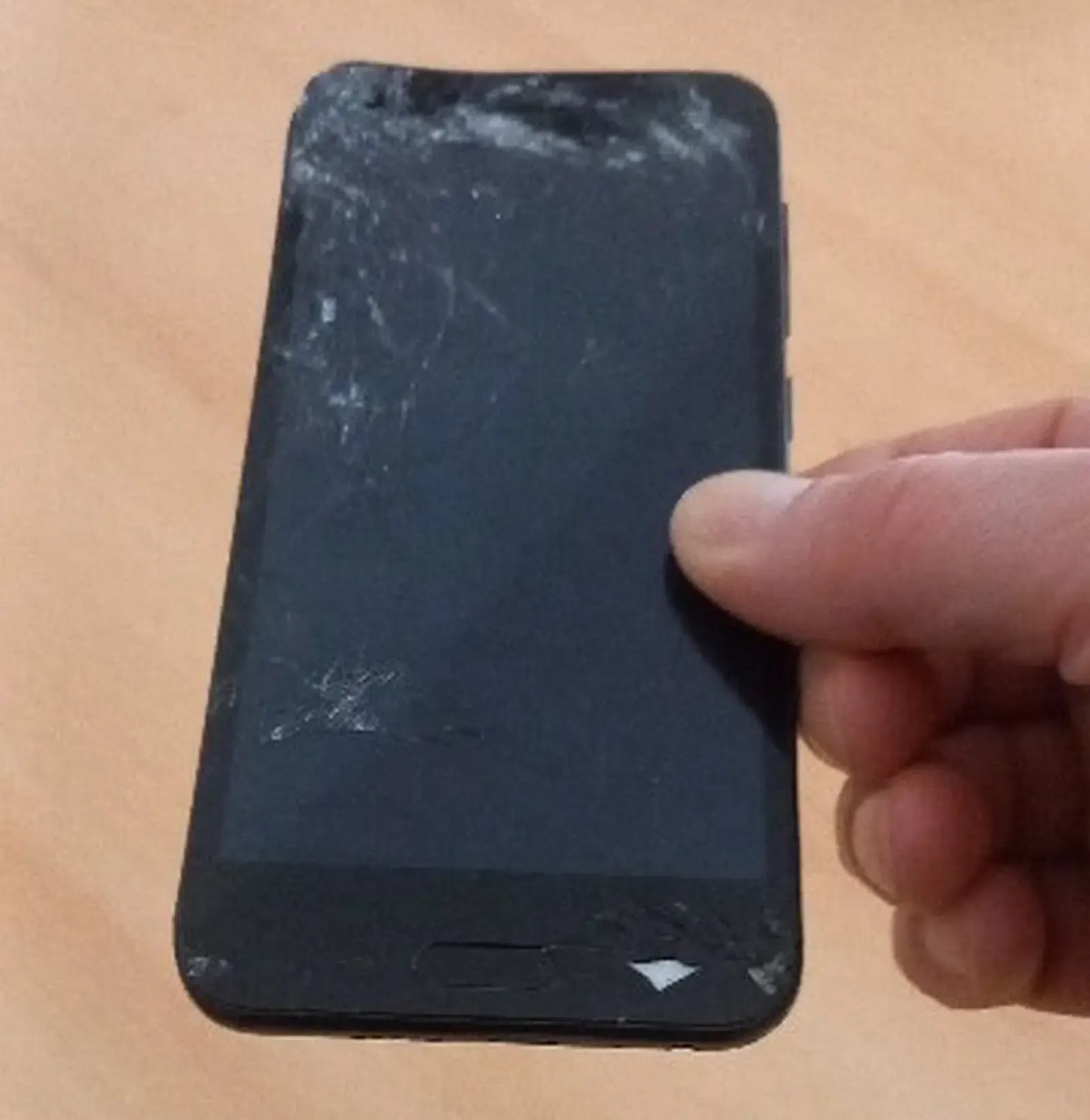 Smartphone-HTC-One-Ausgeschaltet-Risse-Display