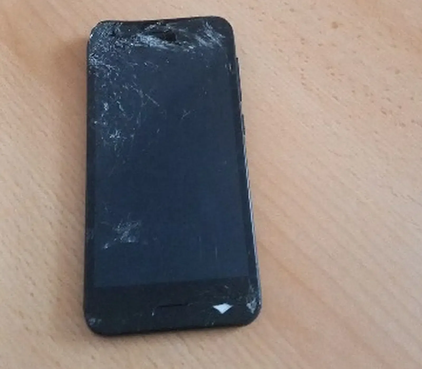 Smartphone-HTC-One-Display-Gehäuse-Gerissen