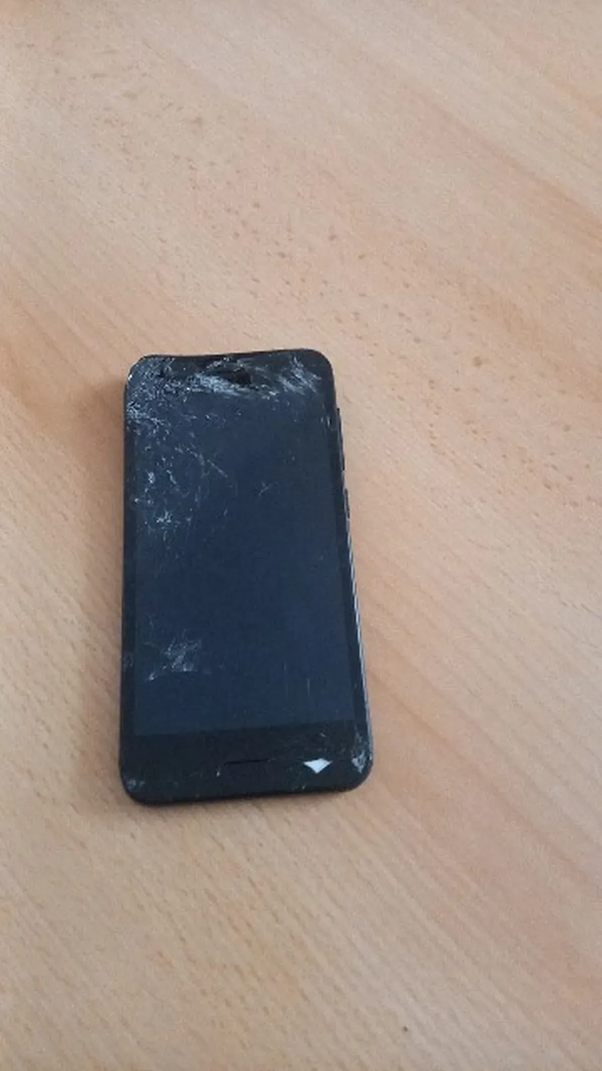 HTC One Smartphone Display aus - Risse am Display