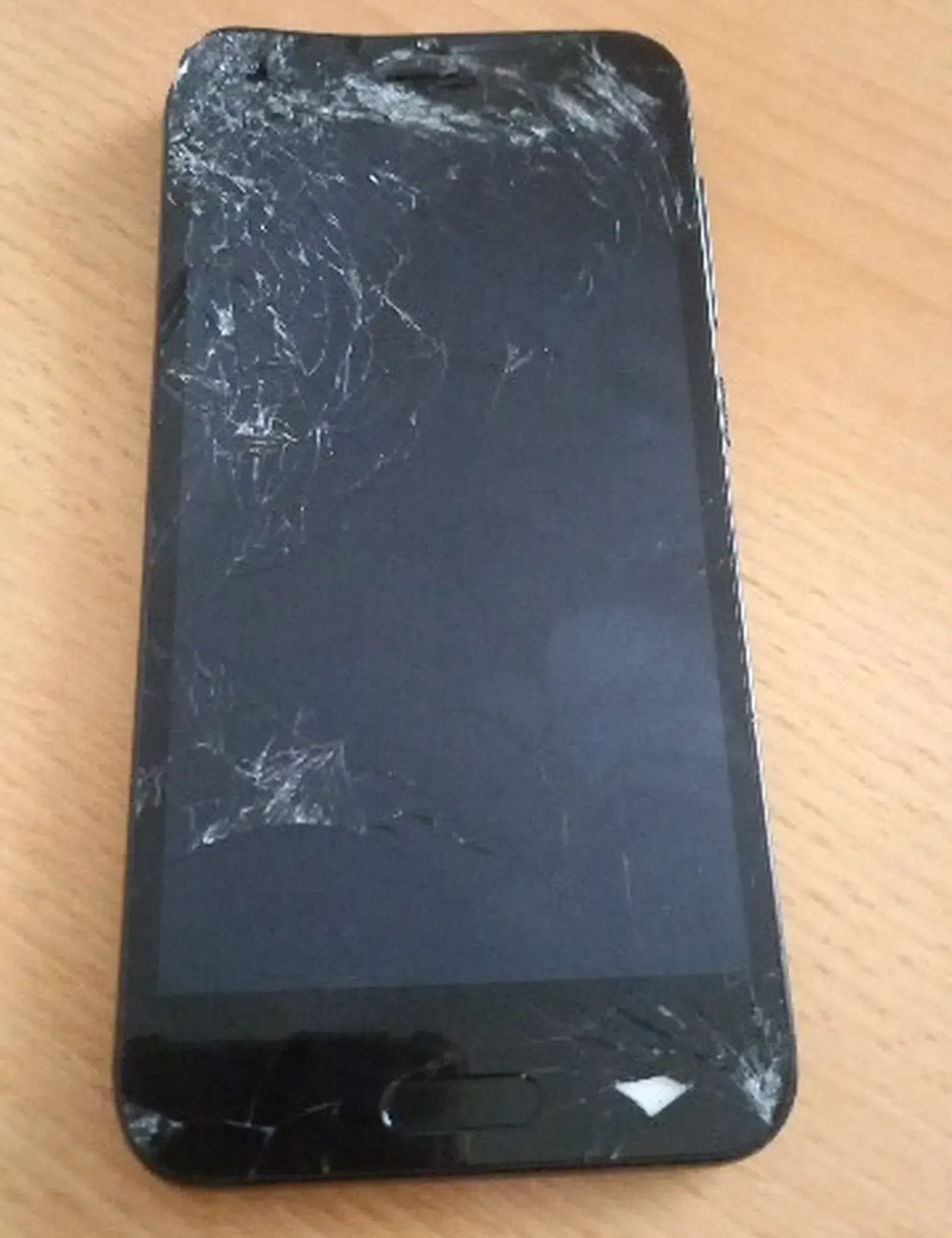 Smartphone-HTC-One-Display Beschädigt-Vorderseite