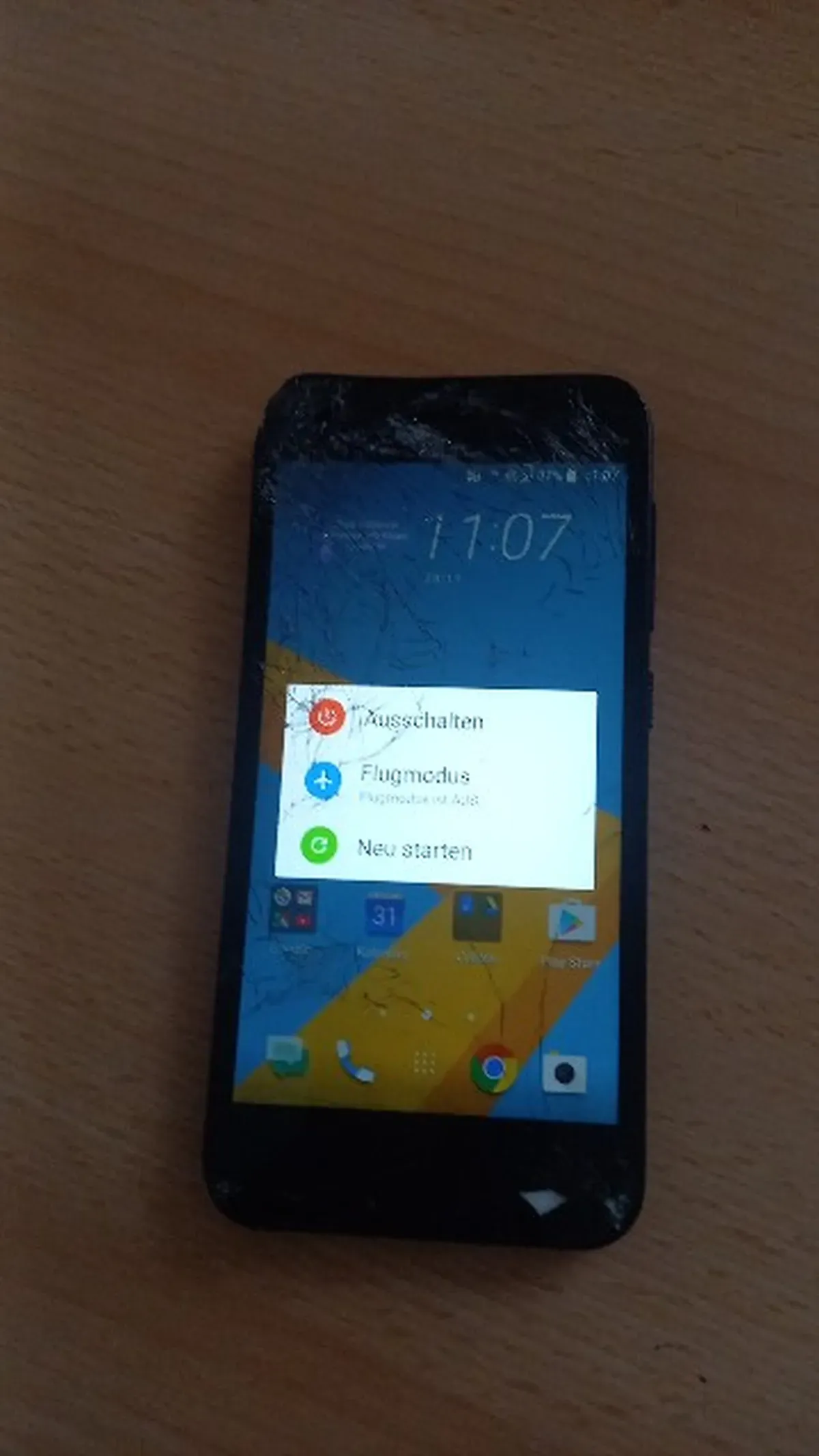 HTC One Smartphone am Display Neustart - Aus - Notruf steht dran.