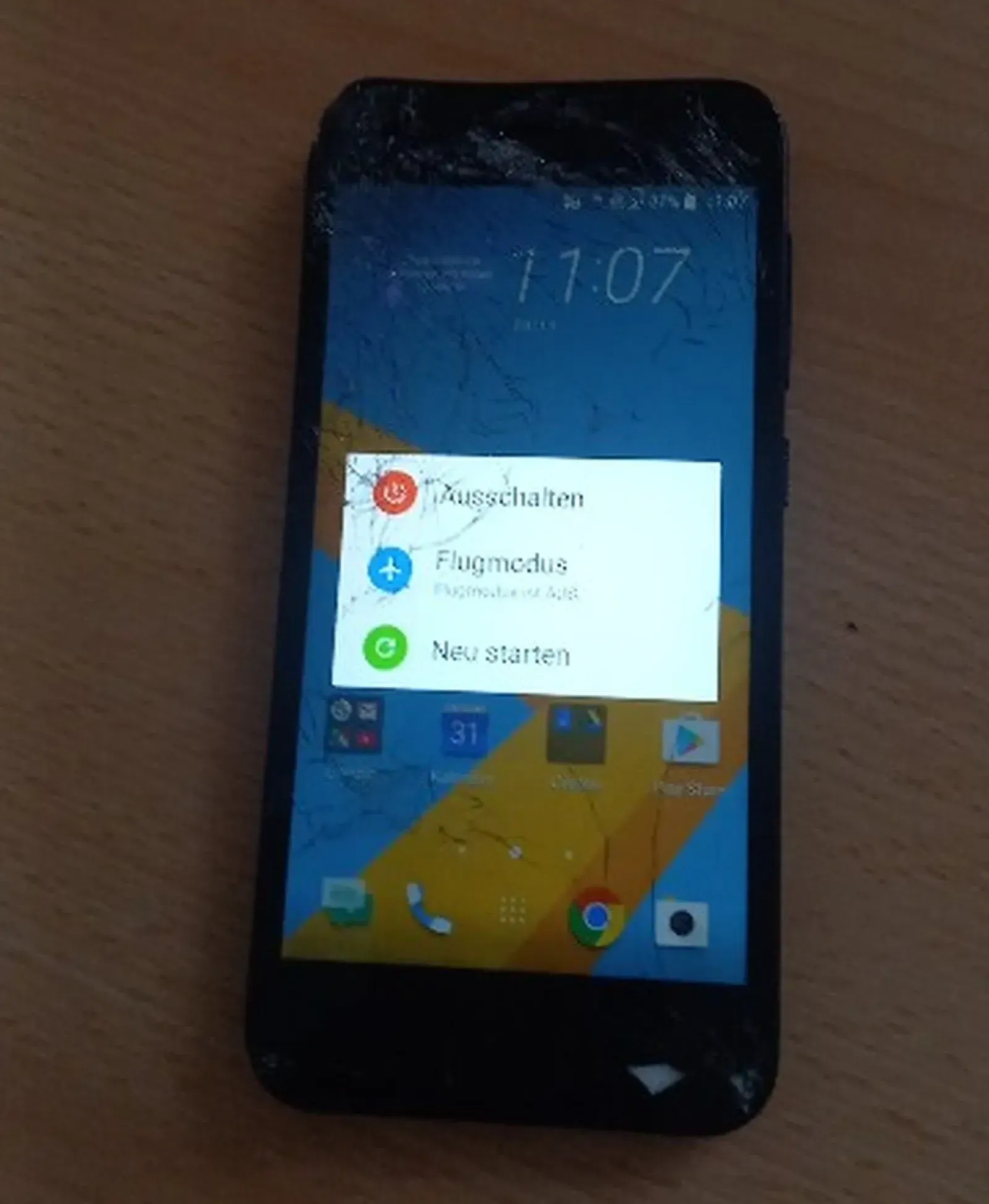 Smartphone-HTC-One-Ein-Aus Menü-Display Risse
