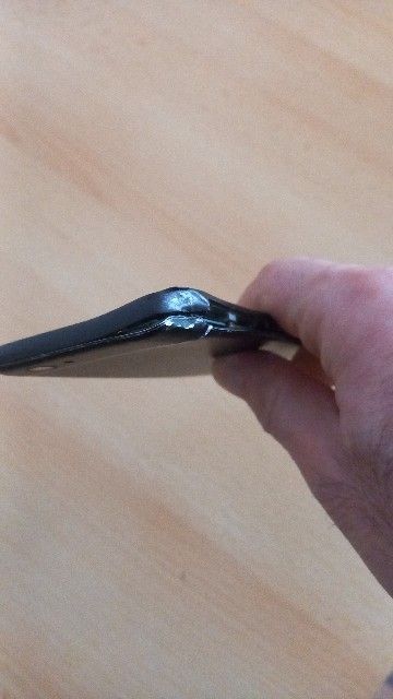 Smartphone-HTC-One-Seite Verbogen Beschädigt Ecken