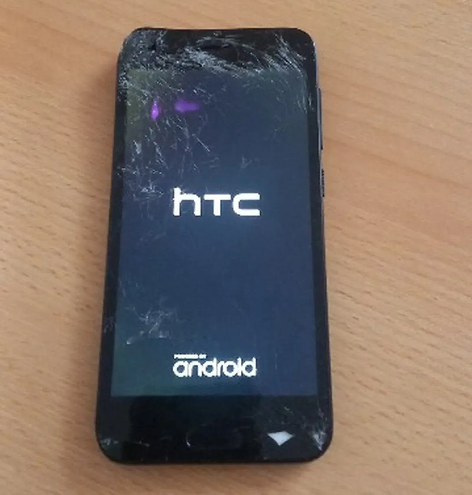 Smartphone-HTC-One-Startdisplay-Logo