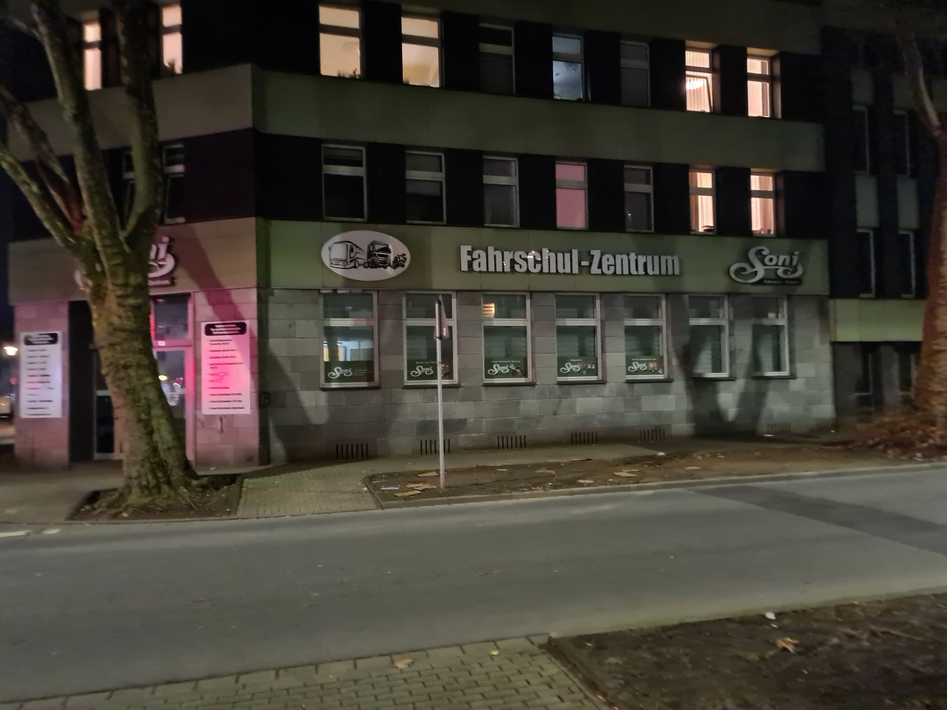 Sonis Fahrschul-Zentrum Duisburg  Sonis Fahrschule