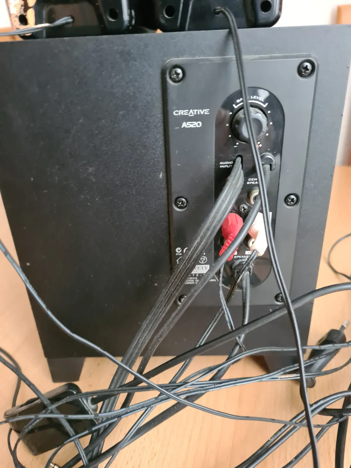 Speedlink Gravity XE-2.1 Subwoofer-System Rückseite Kabel Verbindungen.