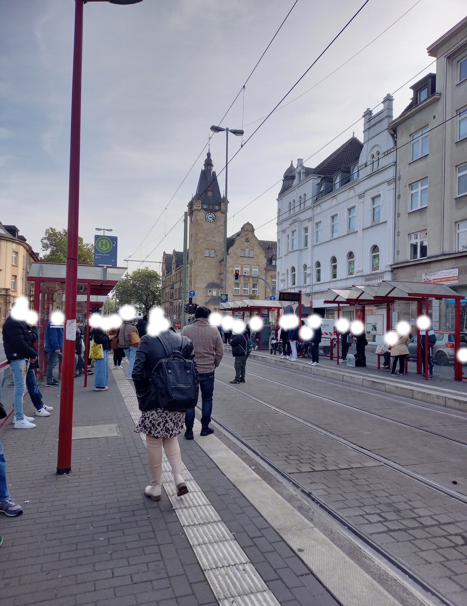 Fahrgäste Warten auf die Straßenbahn DVG