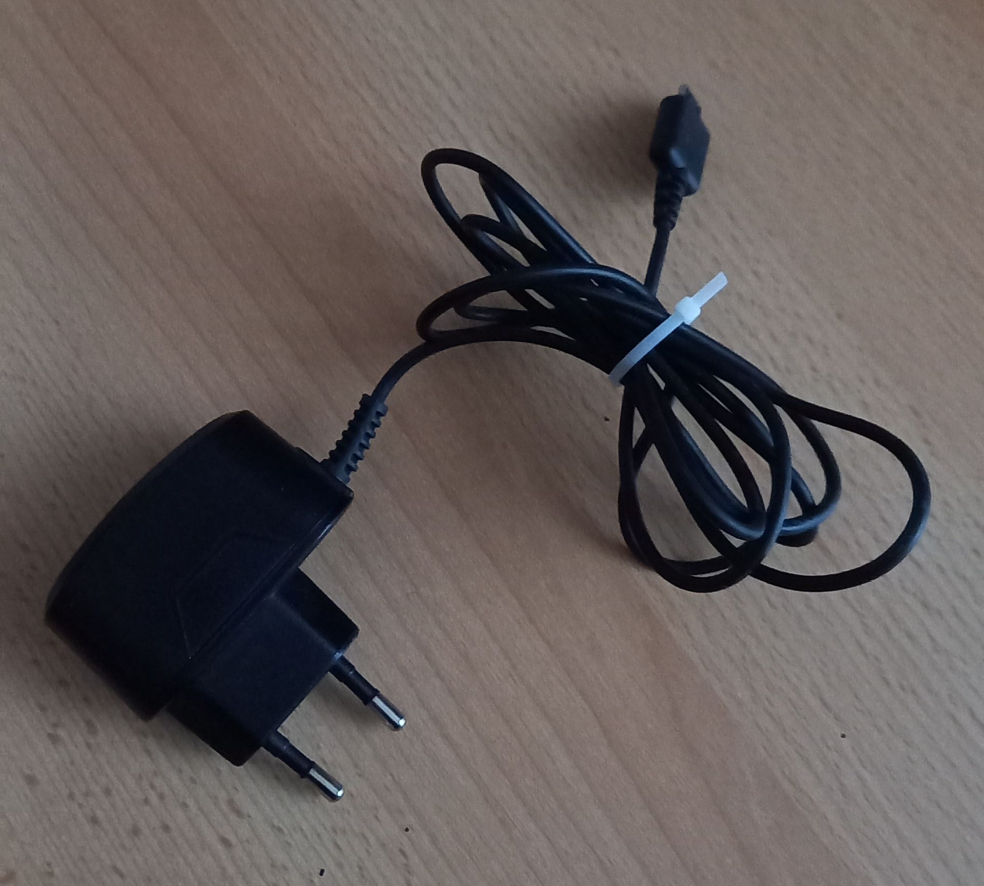 Travel Adapter Model STA-P53ED-Schwarz-Input-100-24V-50-60Hz-02A
