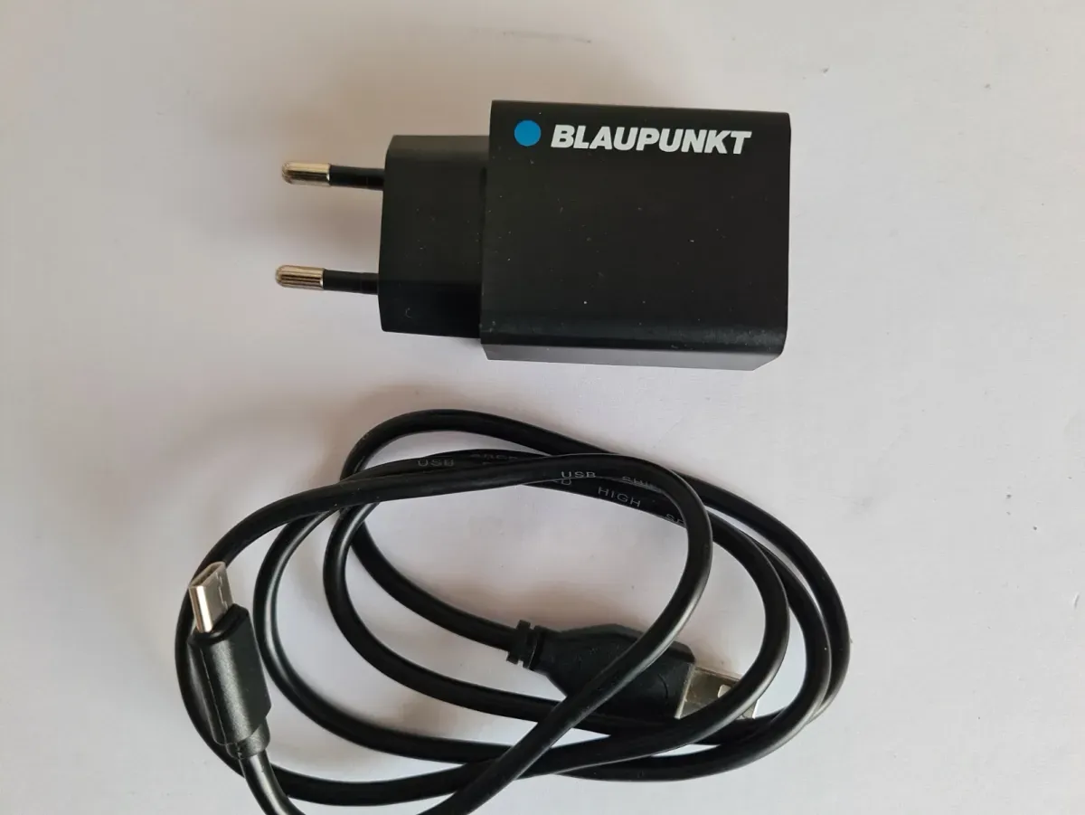 Schwarzes USB Daten Kabel Blaupunk für Smartphone Handy oder PC