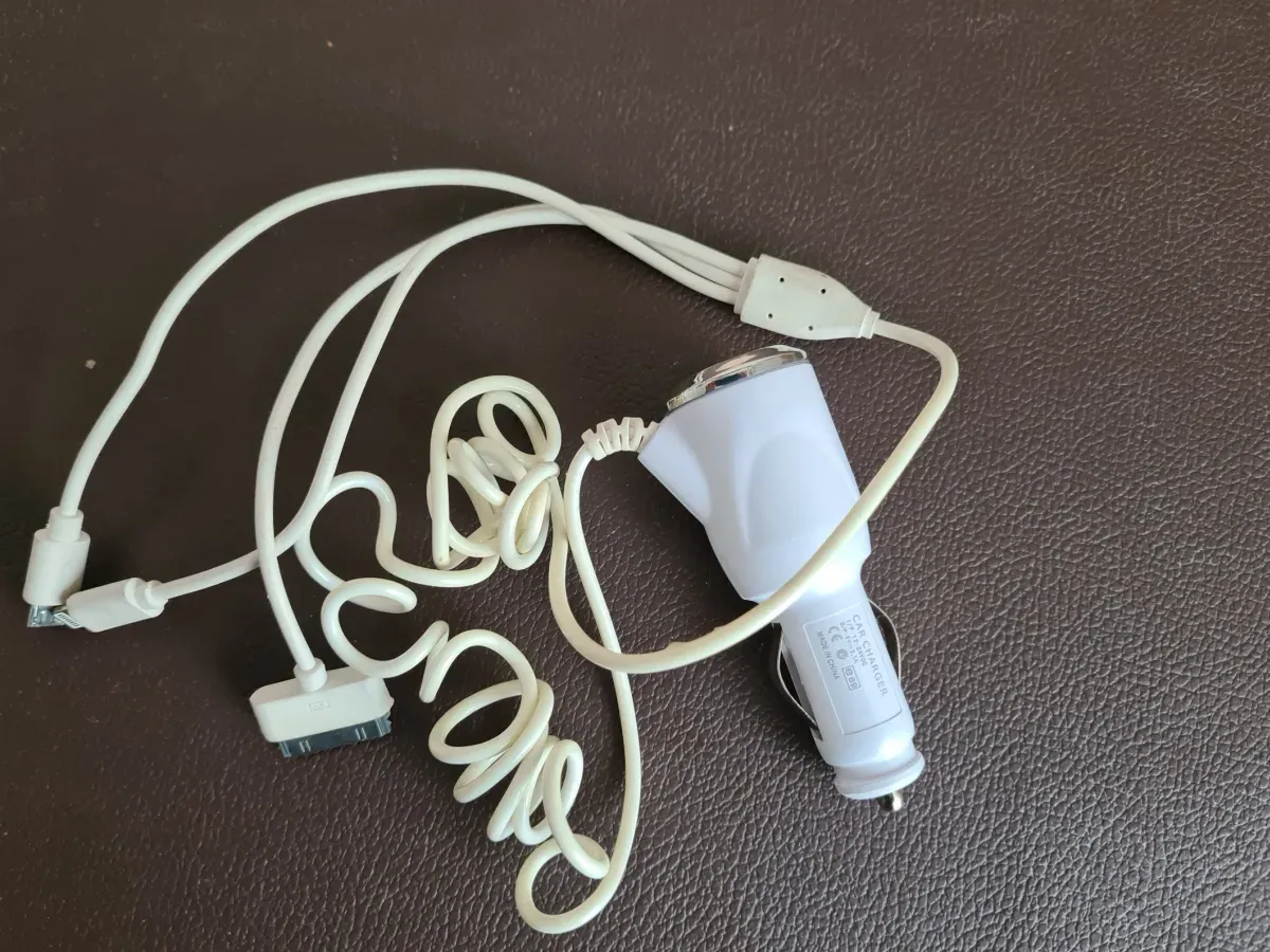 USB Zigarettenanschluss - Ladekabel IPhone Samsung