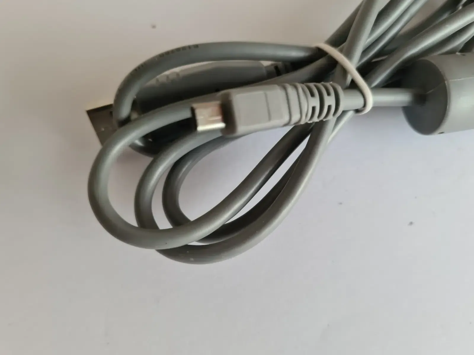 Unbekatter-USB-Datenkabel-Grau-1-Meter (4)