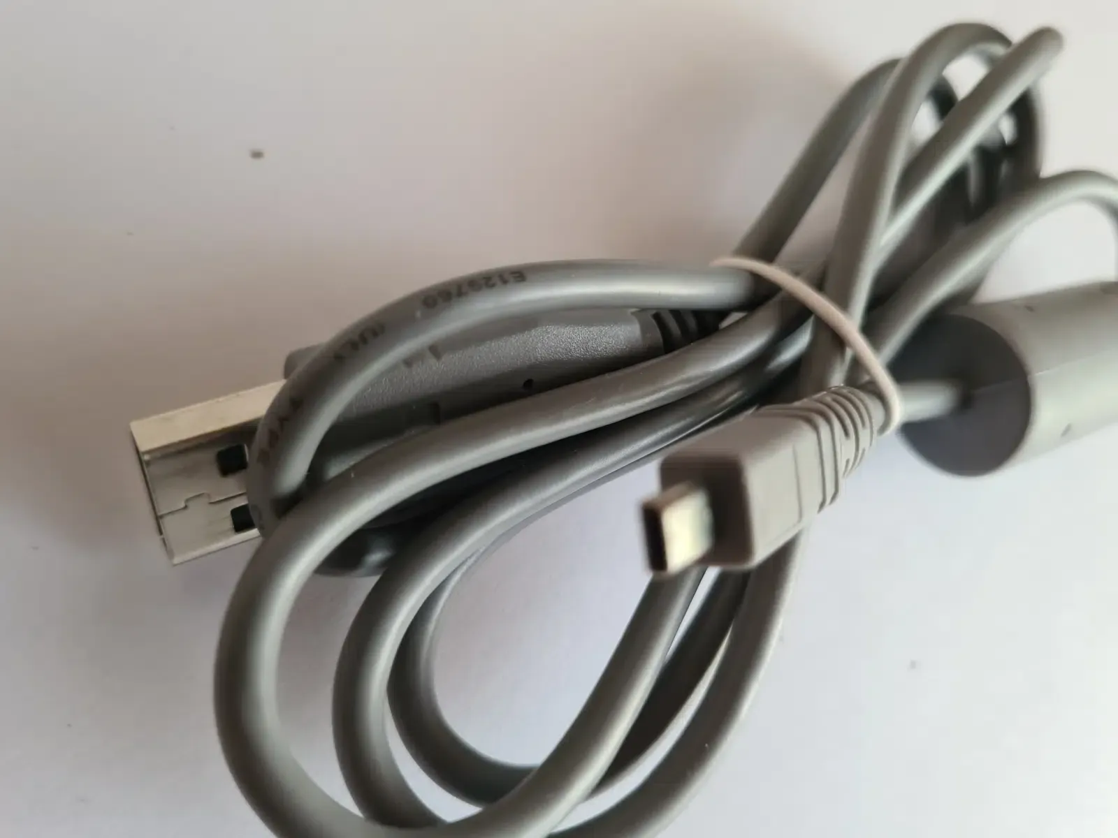 Unbekatter-USB-Datenkabel-Grau-1-Meter (5)