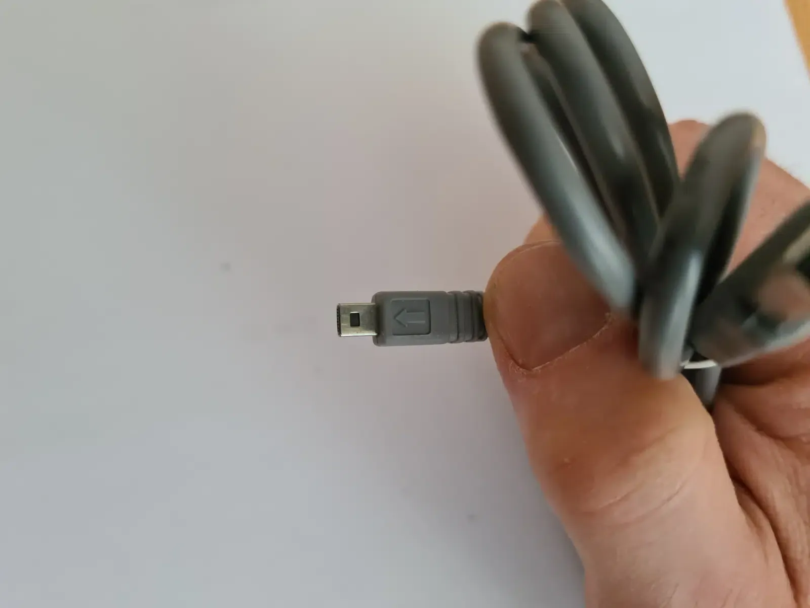 Unbekatter-USB-Datenkabel-Grau-1-Meter (7)