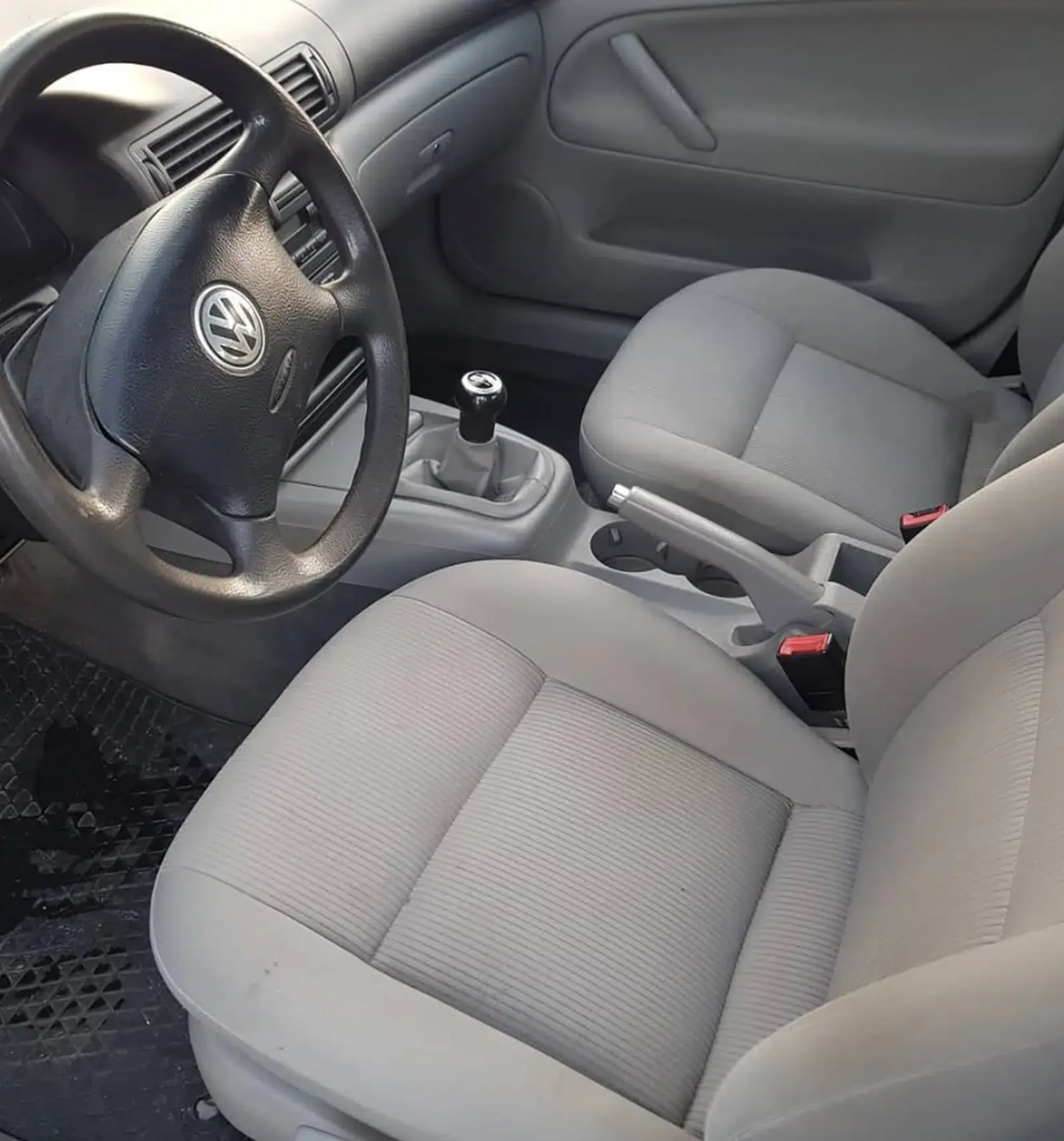 VW Passat Limousine 4 Motion-Baujahr 2003-Silber-Sitze Front-Lenker