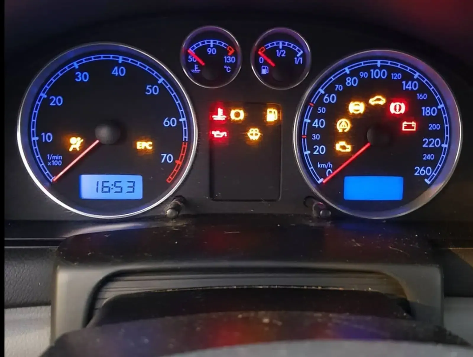 VW Passat Limousine 4 Motion-Baujahr 2003-Silber-Tacho-Display