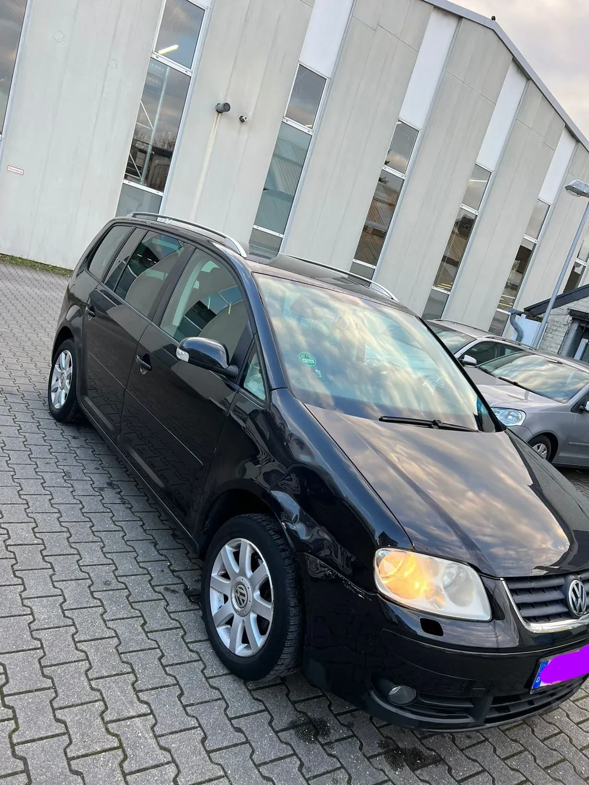 VW Touran Schwarz Baujahr 2006 Beifahrerseite Front