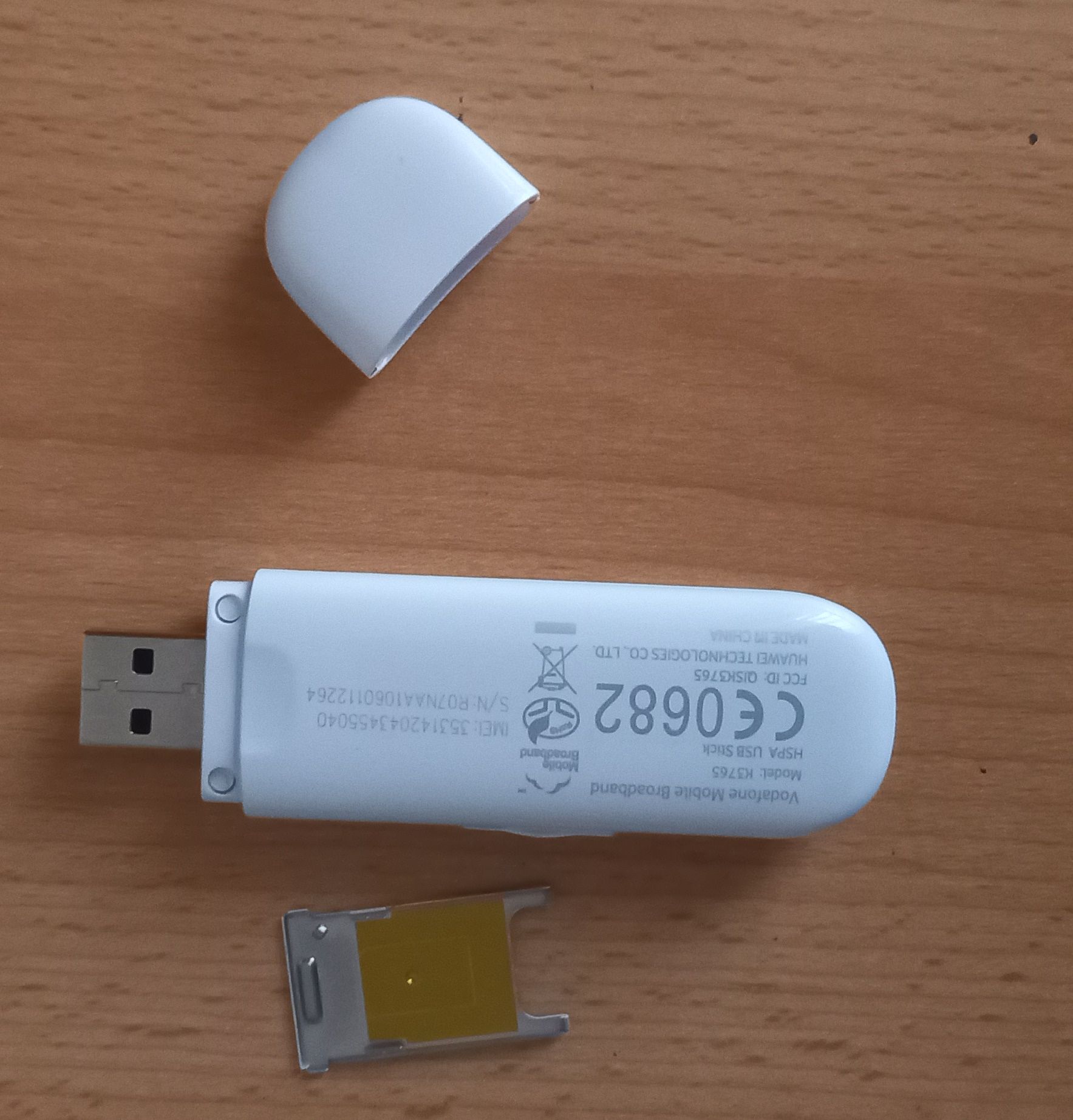 Vodafon USB Internet Stick Weiß-Kape-SD Card-Stick-Rückseite
