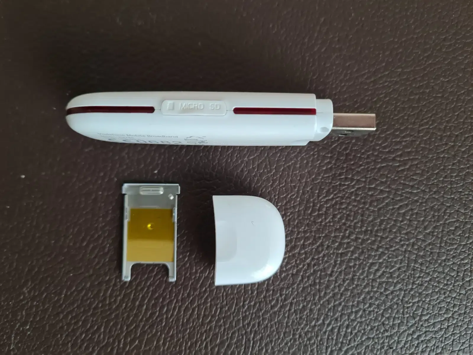 Vodafon-USB-Internet-Stick-Weiß-Seite-Slot