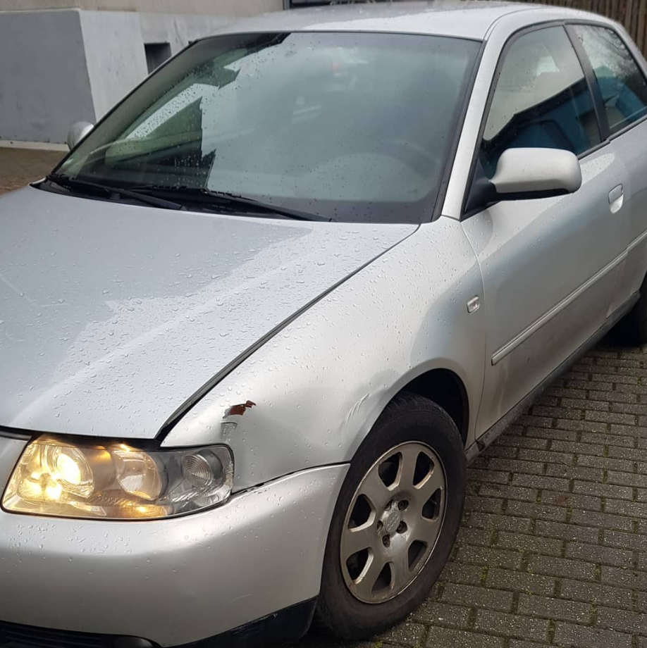 Audi A3 Baujahr 2001 Silber 3 Türer Fahrerseite