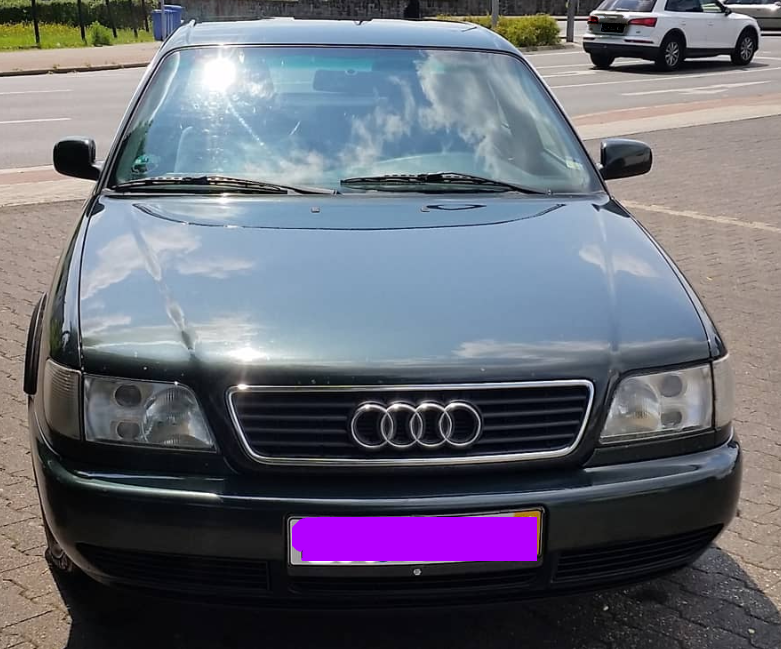 Audi A6-C4-Baujahr 1996-Limousine-Grün-Front