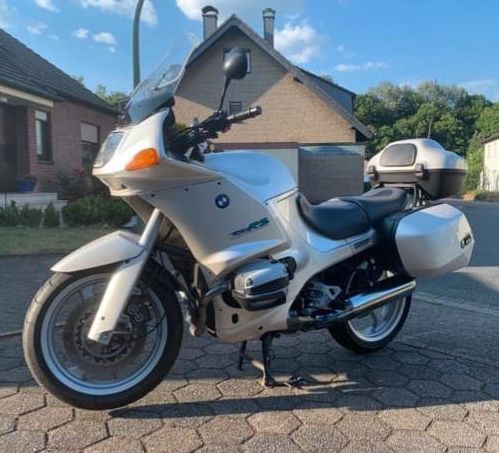 BMW Motorrad RS 1100 Baujahr 1995 Seite mit Koffer