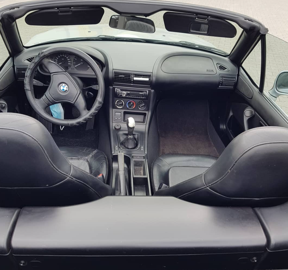 BMW Z3 Roadster Cabrio Silber Baujahr 1999 Innenansicht von Heck