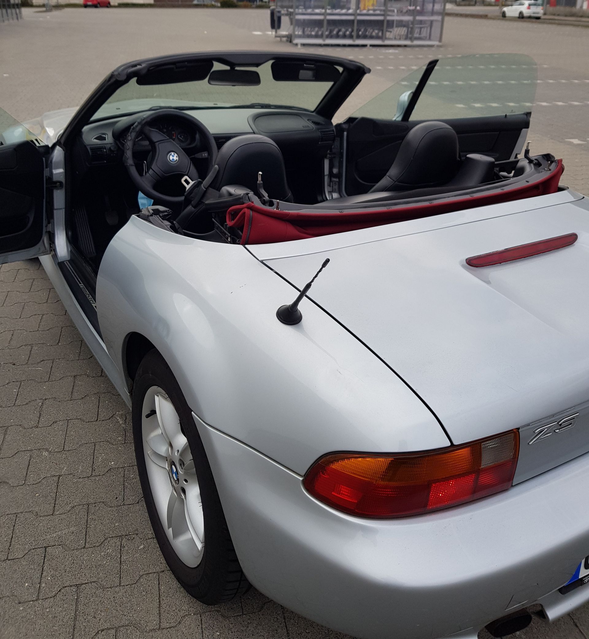 BMW Z3 Roadster Cabrio Silber Baujahr 1999 Fahrerseite Heck Offen