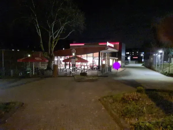 Burger King Restaurant in Duisburg-Hamborn bei Nachtaufnahme
