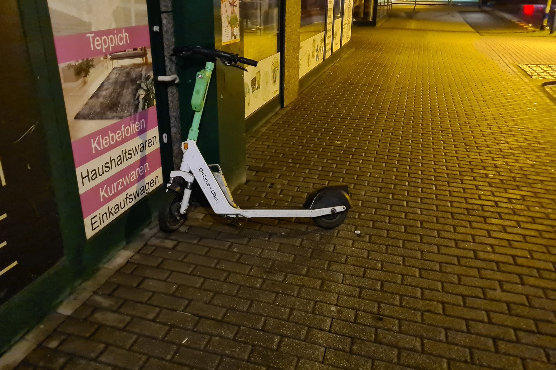 e-bike-am-gehweg-abgestellt-einfach-so