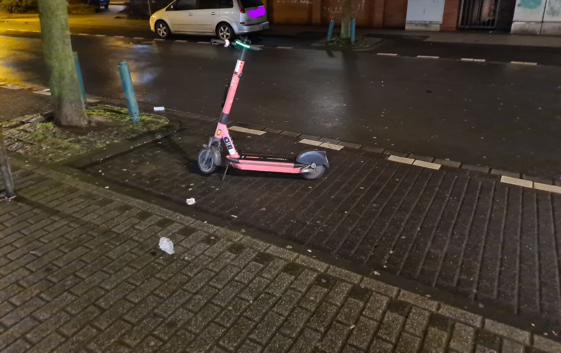 e-bike-auf-autoparkplatz-einfach-abgesattelt