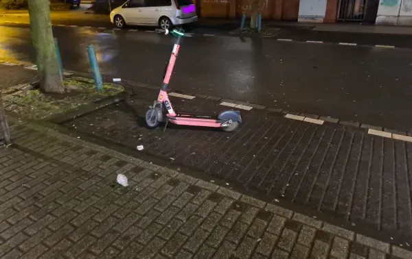 E-Bike einfach auf Parkplatz abgestellt. 