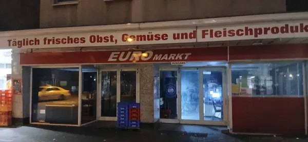 Euro Markt am Hamborner Marktplatz bei Nacht.