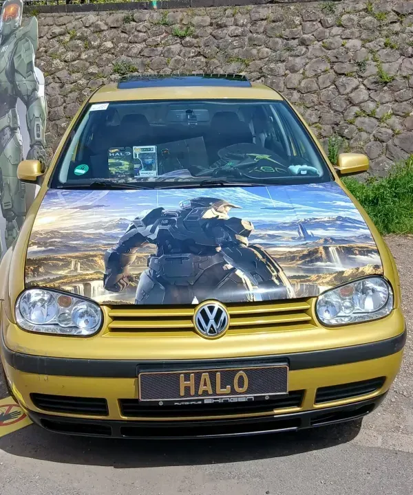Anime-Itasha-Car mit Halo-Design auf einem VW Golf beim Japan-Tag Düsseldorf 2026.