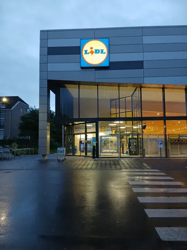 Lidl-Eingang an der Duisburger Straße