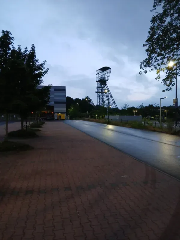 Förderturm neben Lidl Duisburg-Hamborn