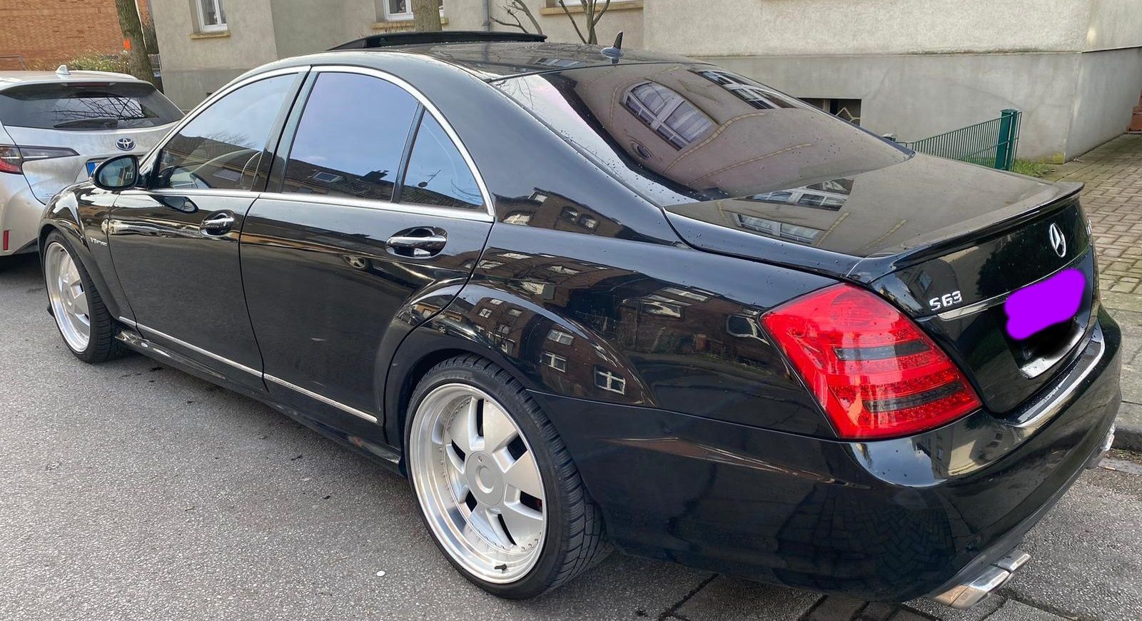 Mercedes Benz S400 Hybrid Baujahr 2009 Schwarz Heckansicht Felgen Schiebedach