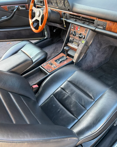 mercedes-benz-420-sec-126-baujahr-1986-silber-beifaheresitz-leder-schaltung-sitze-120130