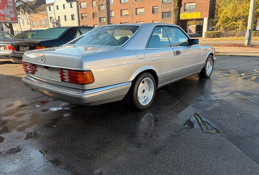 mercedes-benz-420-sec-126-baujahr-1986-silber-heck-beifahrerseite-120125