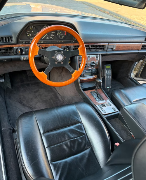 mercedes-benz-420-sec-126-baujahr-1986-silber-innenausstattung-holz-lenker-sitze-leder-schaltung-120127