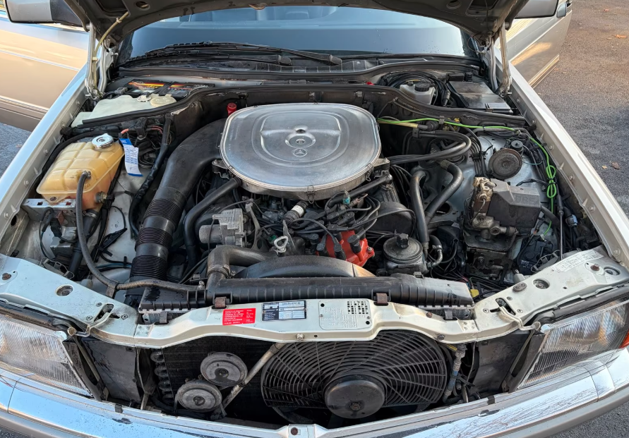 mercedes-benz-420-sec-126-baujahr-1986-silber-motorraum-motor-120134