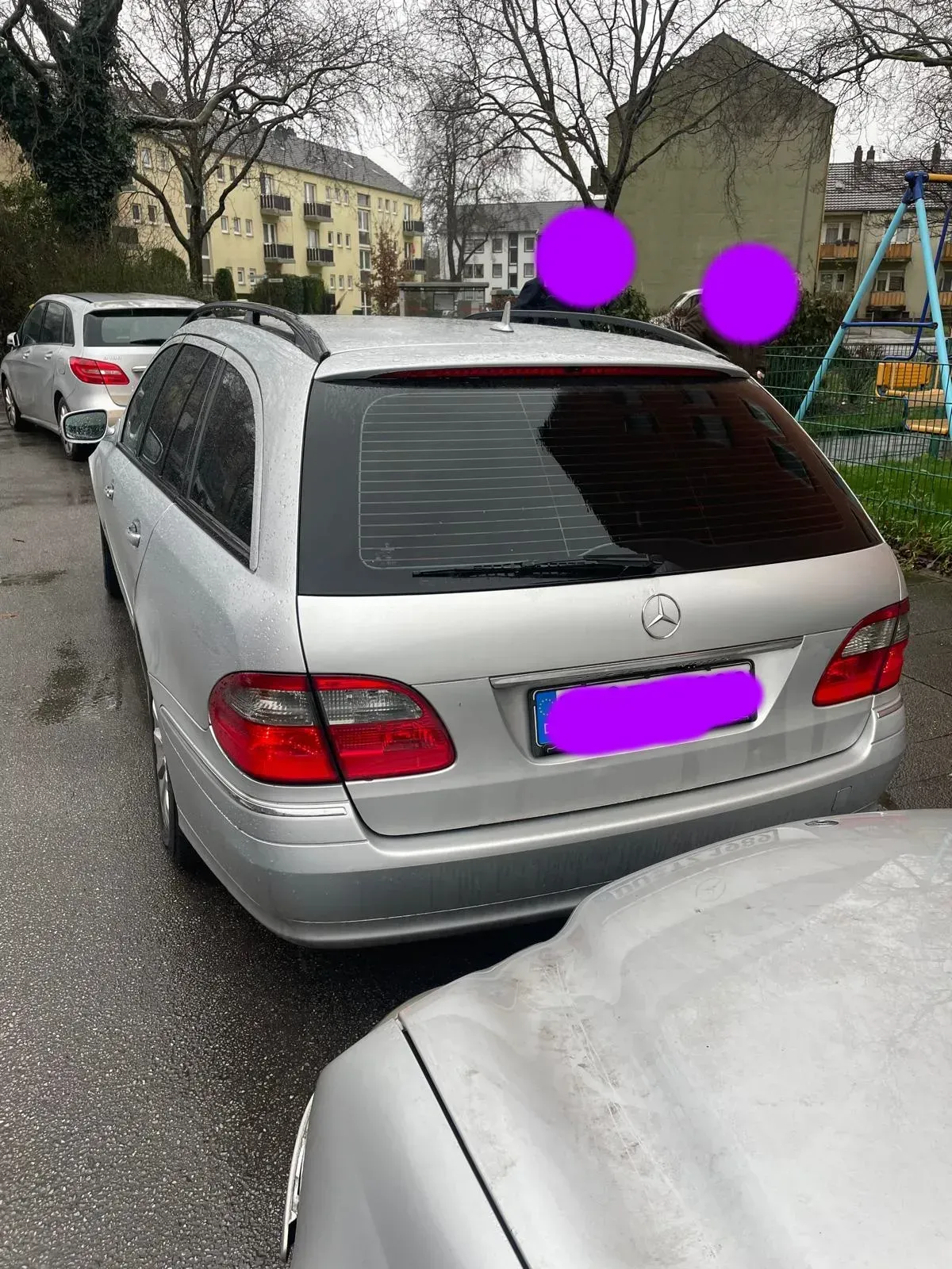 Mercedes-Benz E 280 CDI T-Modell Baujahr 2008 in Silber, Heckansicht.